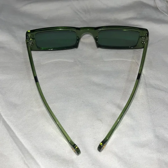Green rectangular shaped sunglasses. - Picture 3 of 3